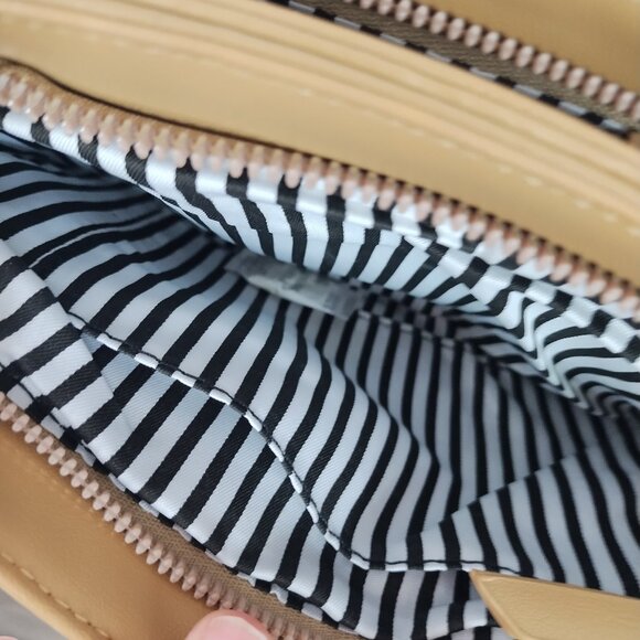 ACUARIO Tan Crossbody Bag - Picture 5 of 9